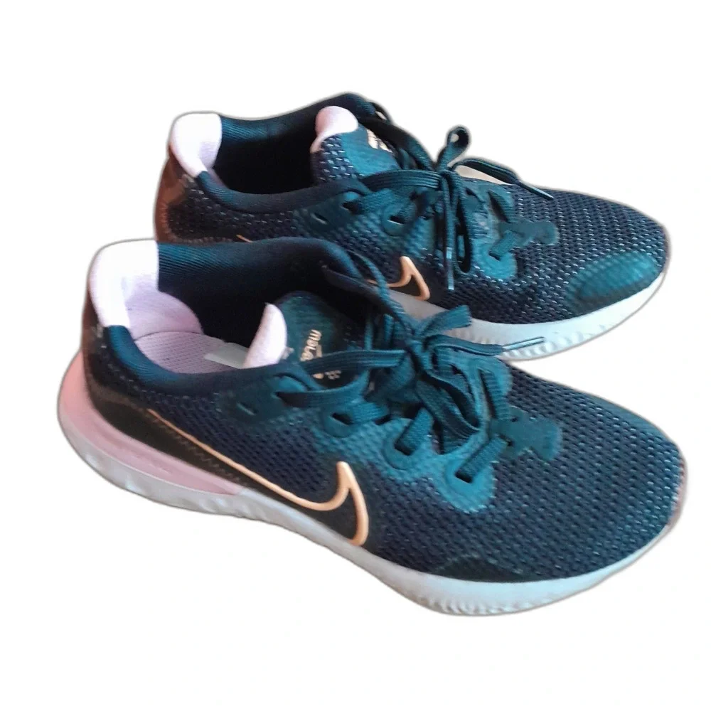 Nike Renew Run Women’s Size 6 Black  Athletic Running Shoes Sneakers CK6360-001